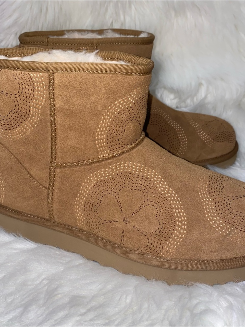 UGG boots Classic mini Fleur Women size 10 New